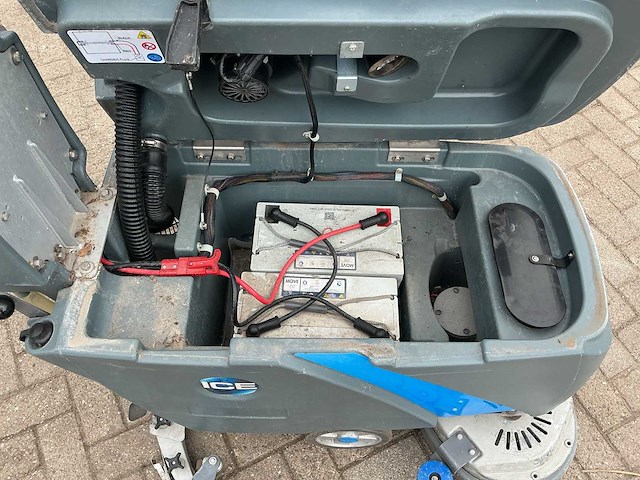 Ice i24bt schrobzuigmachine met extra set accu’s - afbeelding 17 van  23