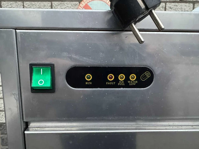 Ice maker - 28kg - ijsblokjesmachine - afbeelding 2 van  4