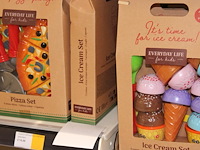 Icecream en pizza sets everyday life, zeven stuks. - afbeelding 2 van  2