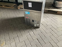 Icematic c54wx ijsblokjes machine bj 2023 - afbeelding 1 van  3