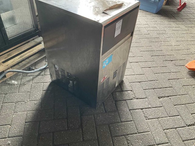 Icematic c54wx ijsblokjes machine bj 2023 - afbeelding 3 van  3