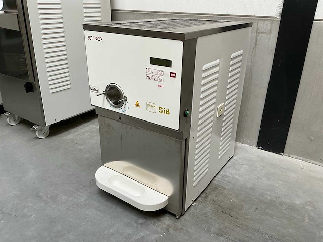 Iceteam 301 inox softijsmachine - afbeelding 1 van  4