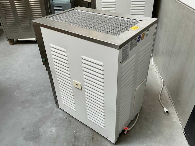 Iceteam 301 inox softijsmachine - afbeelding 3 van  4
