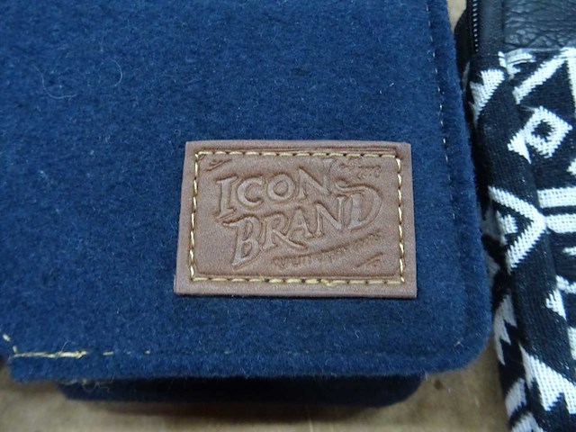 Iconbrand - tablet en laptophoes (35x) - afbeelding 2 van  2