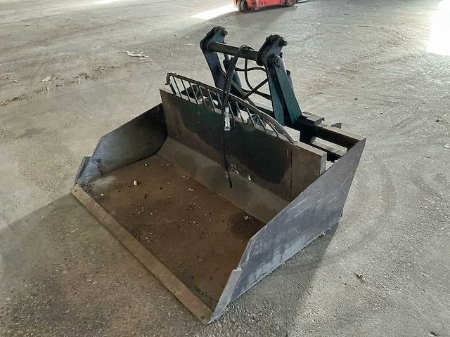 Ideaal 1.700 mm hydraulische heftruckschepbak met uitdrukschuif – fem 2a - afbeelding 1 van  13