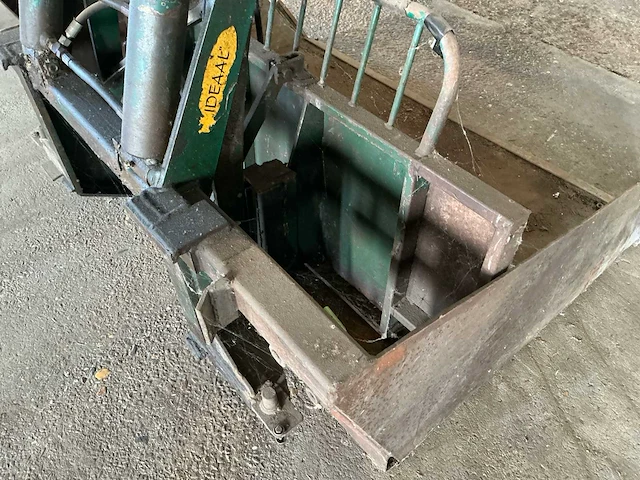Ideaal 1.700 mm hydraulische heftruckschepbak met uitdrukschuif – fem 2a - afbeelding 2 van  13
