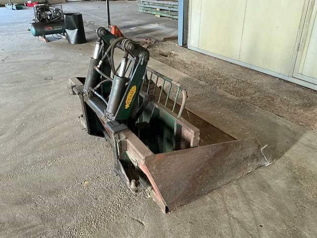 Ideaal 1.700 mm hydraulische heftruckschepbak met uitdrukschuif – fem 2a - afbeelding 8 van  13