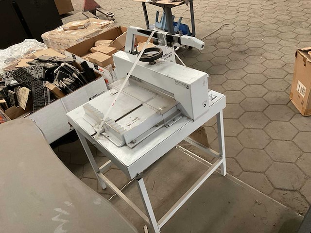 Ideal 4705 stapelsnijmachine - afbeelding 3 van  4