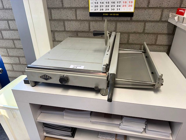 Ideal handmatige papier snijmachine - afbeelding 1 van  4
