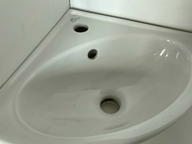 Ideal standard - - v220201 - hoekfontein (2x) - afbeelding 2 van  3