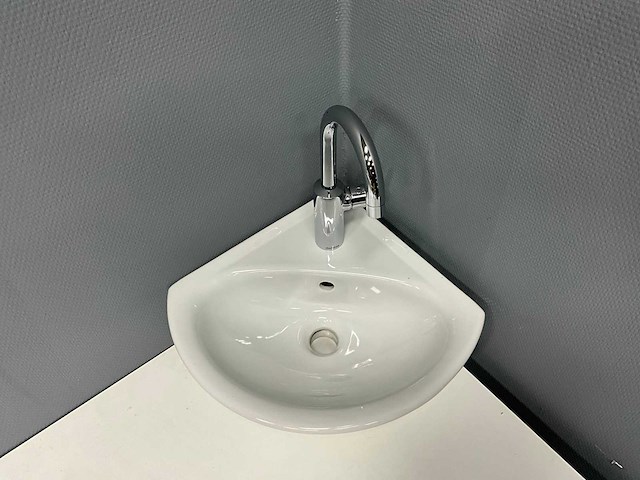 Ideal standard / damixa - hoekwastafel met wastafelkraan 38 x 38 x 12 cm - afbeelding 2 van  6