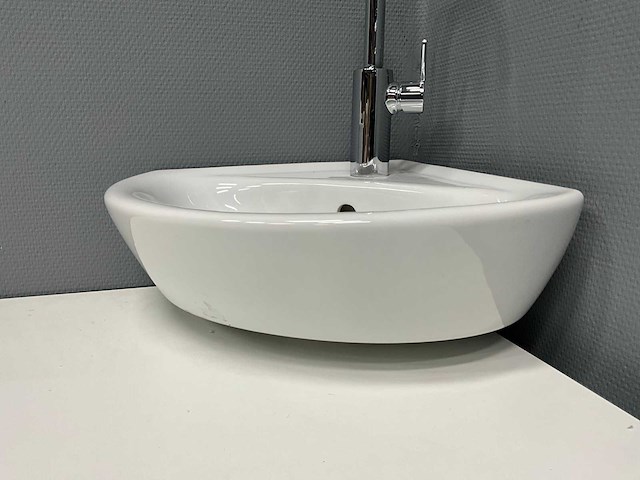 Ideal standard / damixa - hoekwastafel met wastafelkraan 38 x 38 x 12 cm - afbeelding 3 van  6