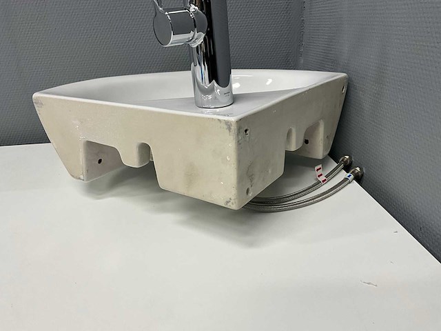 Ideal standard / damixa - hoekwastafel met wastafelkraan 38 x 38 x 12 cm - afbeelding 6 van  6