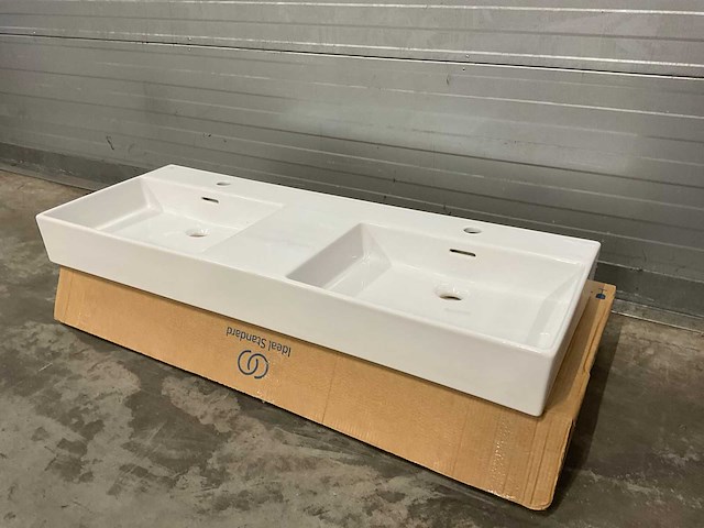 Ideal standard extra dubbele wastafel met 2 kraangaten en overloop - afbeelding 1 van  9