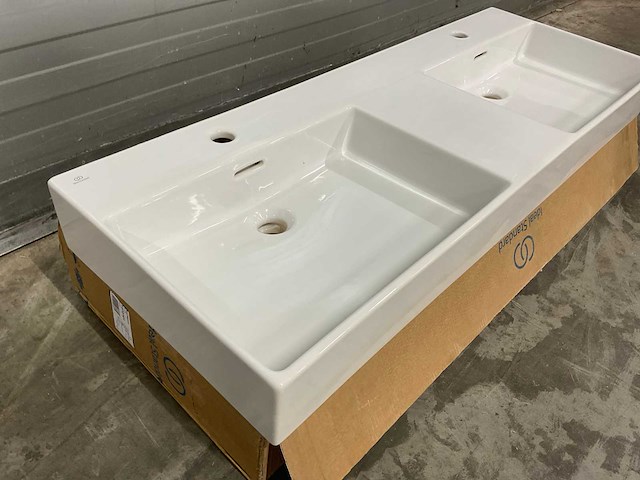 Ideal standard extra dubbele wastafel met 2 kraangaten en overloop - afbeelding 4 van  9