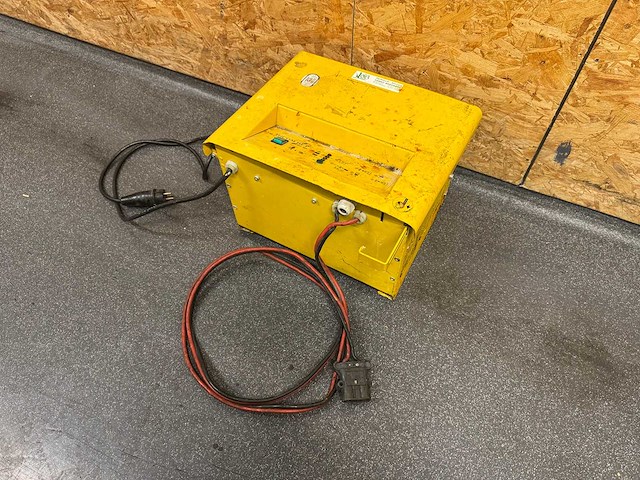 Ieb industrie - e 230 g 24/50 - acculader - afbeelding 1 van  3