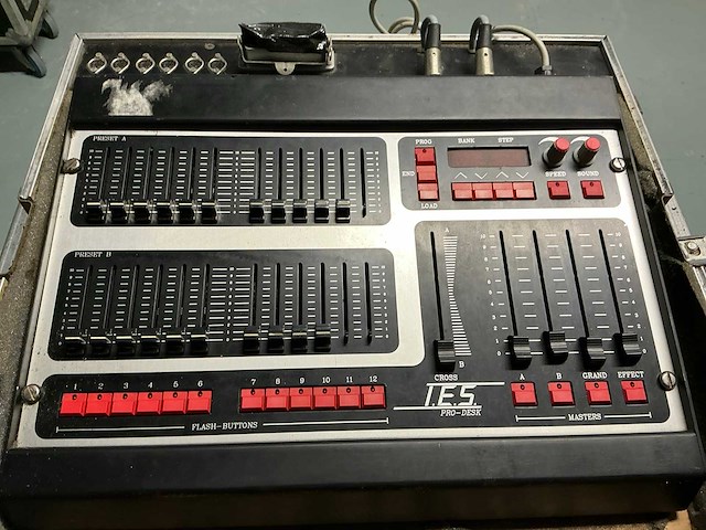 Ies - light mixing console - afbeelding 3 van  8
