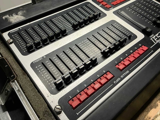 Ies - light mixing console - afbeelding 4 van  8