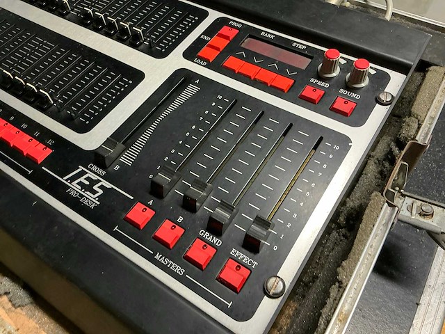 Ies - light mixing console - afbeelding 5 van  8