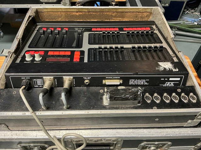 Ies - light mixing console - afbeelding 7 van  8