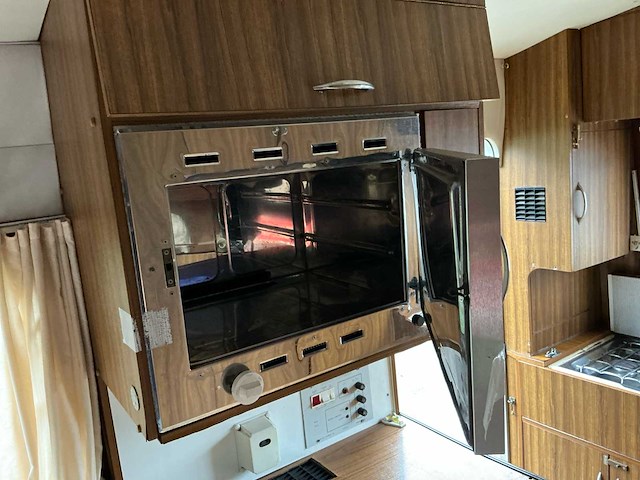 Ieyland hilton camper - afbeelding 16 van  39