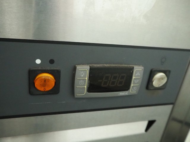 Ifo - afbeelding 4 van  4