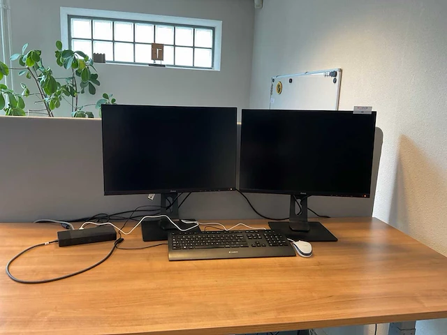 Iilyama prolite monitor (2x) - afbeelding 1 van  4