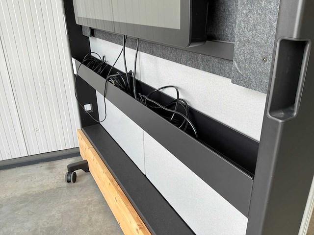 Iiyama 4 edu smartboard op verrijdbaar vitra presentatieframe - afbeelding 6 van  8