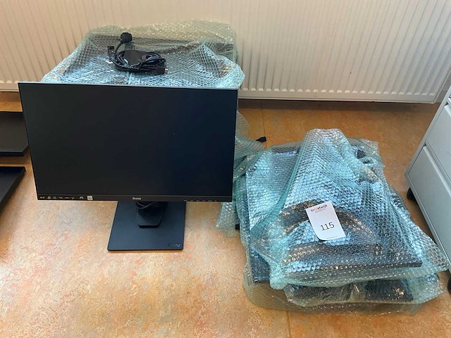 Iiyama monitor 24” (9x) - afbeelding 1 van  6
