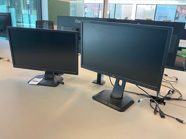 Iiyama prolite b2483hs monitor (2x) - afbeelding 1 van  2