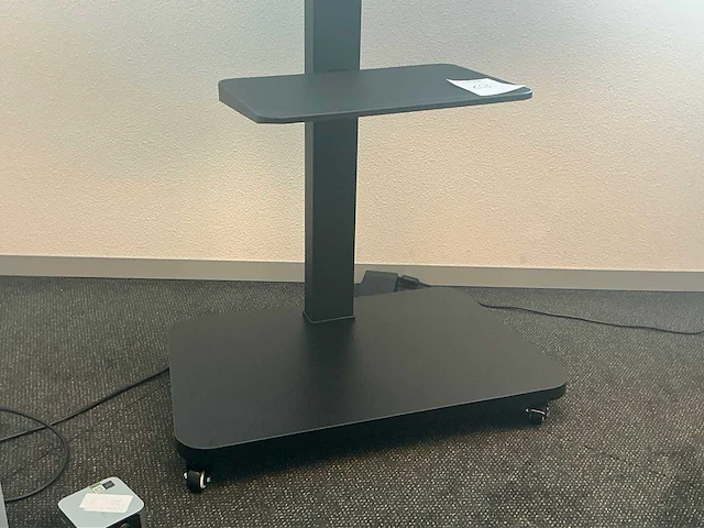 Iiyama prolite le3240s 32” monitor op mobiele vloerstandaard - afbeelding 3 van  7