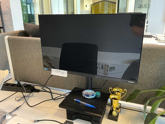 Iiyama / samsung 24 inch monitor (2x) - afbeelding 1 van  5