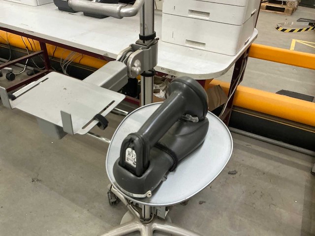 Iiyama t2235msc touchscreen monitor op verrijdbare standaard (4x) - afbeelding 5 van  11