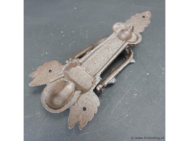 Ijzeren engel als deurklopper - afbeelding 5 van  5