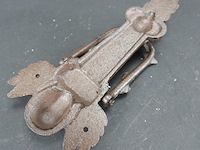 Ijzeren engel als deurklopper - afbeelding 5 van  5