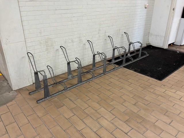 Ijzeren fietsenrek 3m - afbeelding 1 van  3