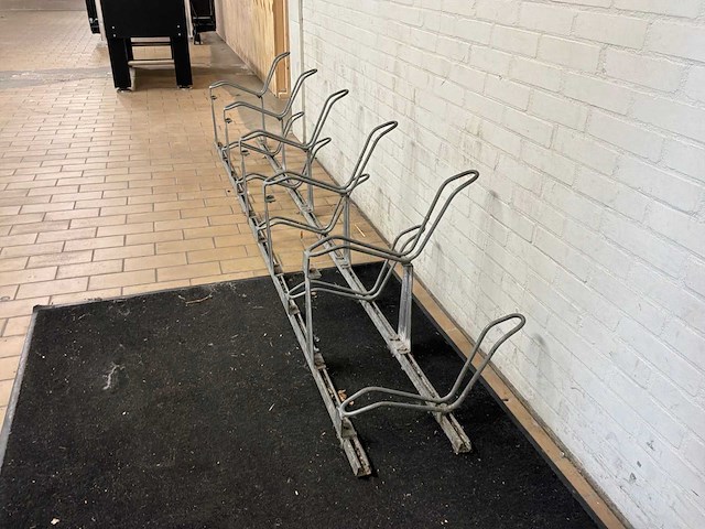 Ijzeren fietsenrek 3m - afbeelding 3 van  3