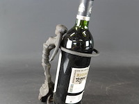 Ijzeren flessenhouder met fles rioja - afbeelding 4 van  5