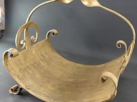 Ijzeren haardblokken mand