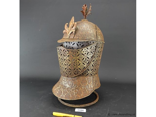 Ijzeren harnashelm - afbeelding 1 van  5