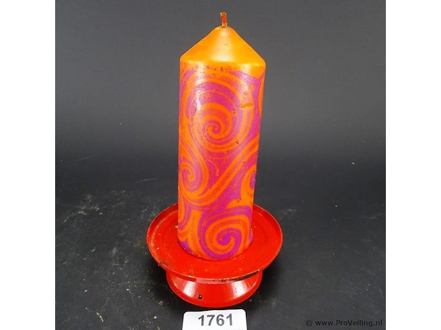 Ijzeren kaarsenstandaard met jaren 70 kaars - afbeelding 1 van  5