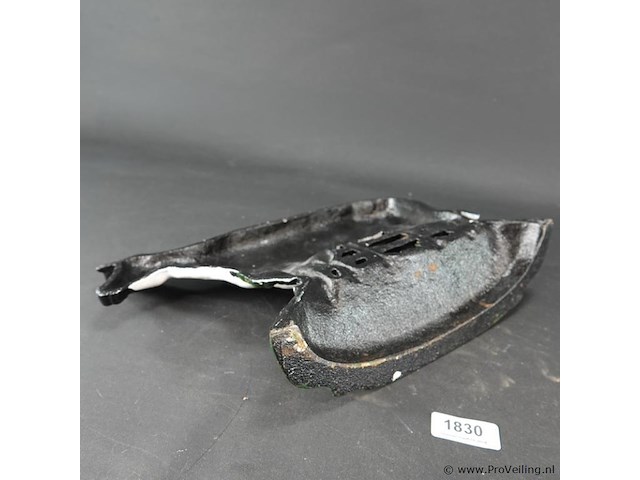 Ijzeren koe als deurstopper - afbeelding 5 van  5