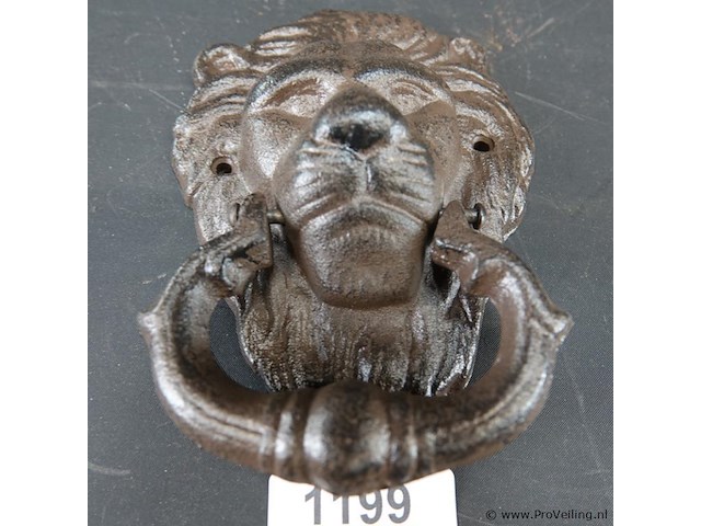 Ijzeren leeuwenkop als deurklopper - afbeelding 1 van  5