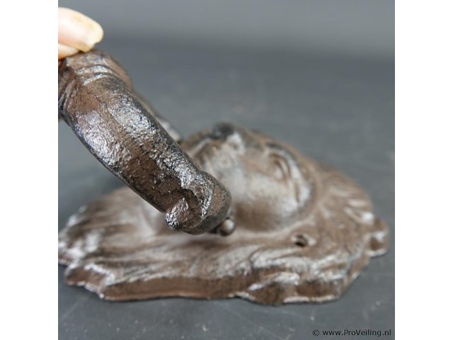 Ijzeren leeuwenkop als deurklopper - afbeelding 3 van  5