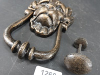 Ijzeren leeuwenkop als deurklopper - afbeelding 1 van  5