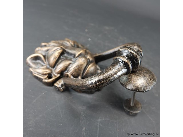 Ijzeren leeuwenkop als deurklopper - afbeelding 3 van  5