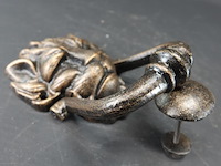 Ijzeren leeuwenkop als deurklopper - afbeelding 3 van  5