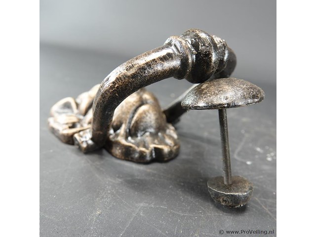 Ijzeren leeuwenkop als deurklopper - afbeelding 5 van  5