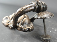 Ijzeren leeuwenkop als deurklopper - afbeelding 5 van  5