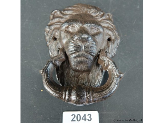 Ijzeren leeuwenkop als deurklopper - afbeelding 1 van  5